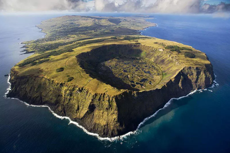 Explorando Rano Raraku la Montaña Sagrada de los Rapa Nui