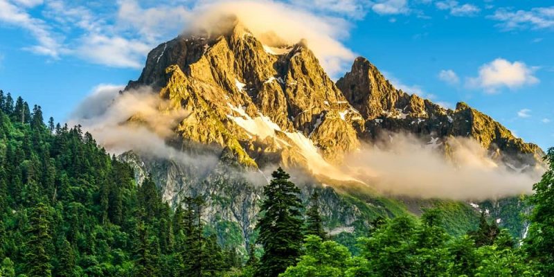Acampar en la montaña en verano en los Alpes austriacos