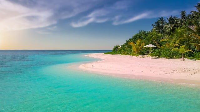 Descubre las características y curiosidades de las 5 mejores playas de Andalucía