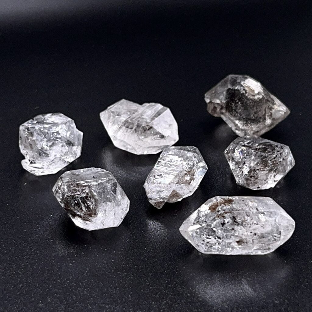 Descubriendo el Poder Oculto del Herkimer Diamante: Magia, Hechicería y Armonía con Cristales Preciosos