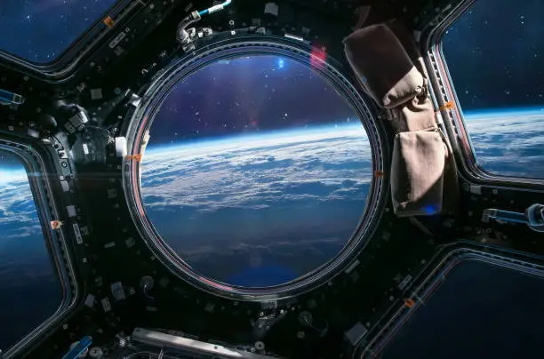 Exosfera y estaciones espaciales: viviendo y trabajando en órbita