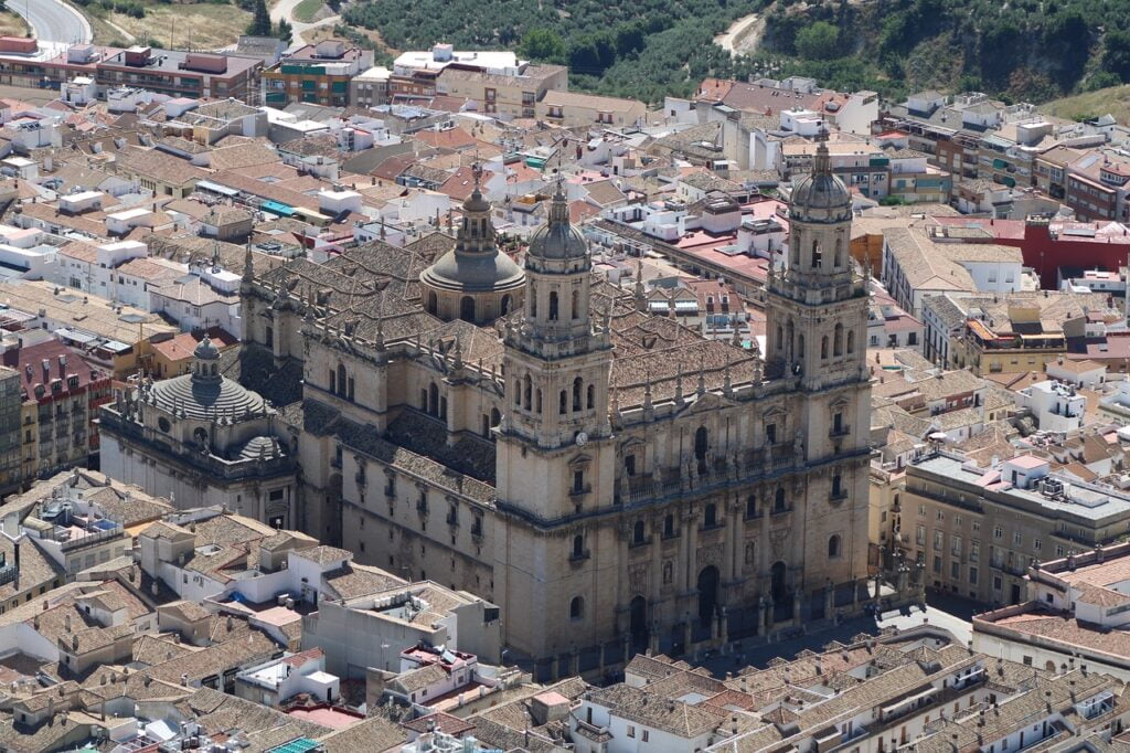 Explora la historia antigua en Jaén ruinas y monumentos fascinantes