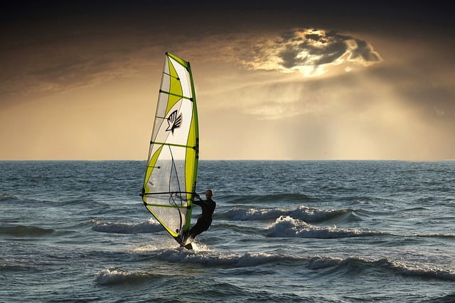 Los mejores destinos para practicar deportes acuáticos surf, buceo y más