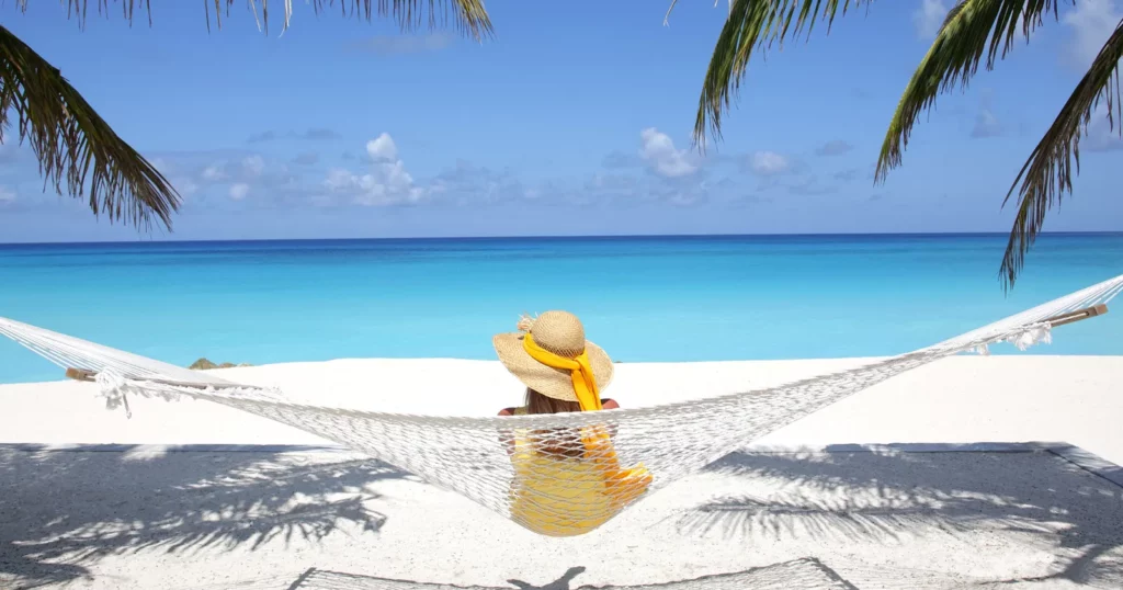 Playas y relax: Descubre cómo desconectar y recargar energías junto al mar