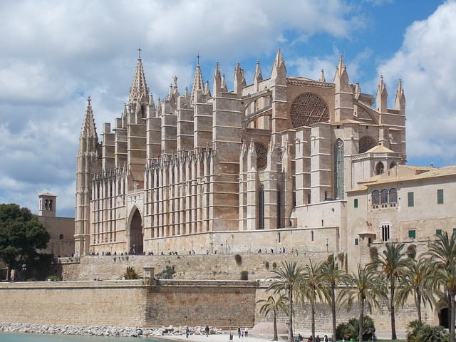 Turismo ecológico destinos sostenibles y prácticas responsables en Palma de Mallorca
